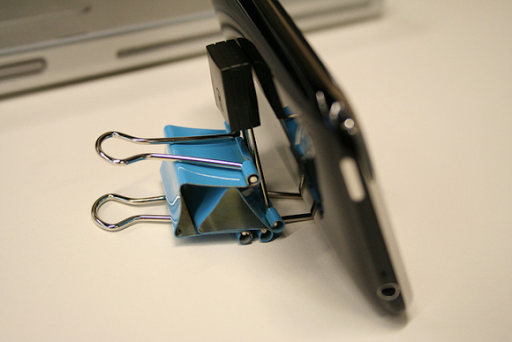 Your-turn25253A-Creative-uses-for...the-binder-clip.png